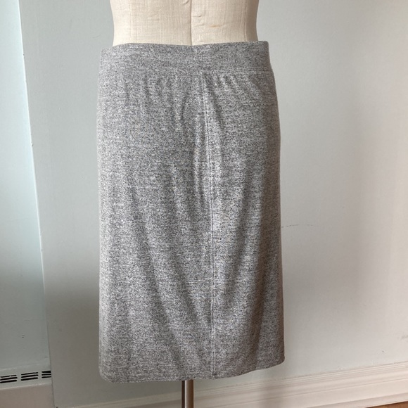 Light grey Gap jogger skirt fits medium - Picture 3 of 6